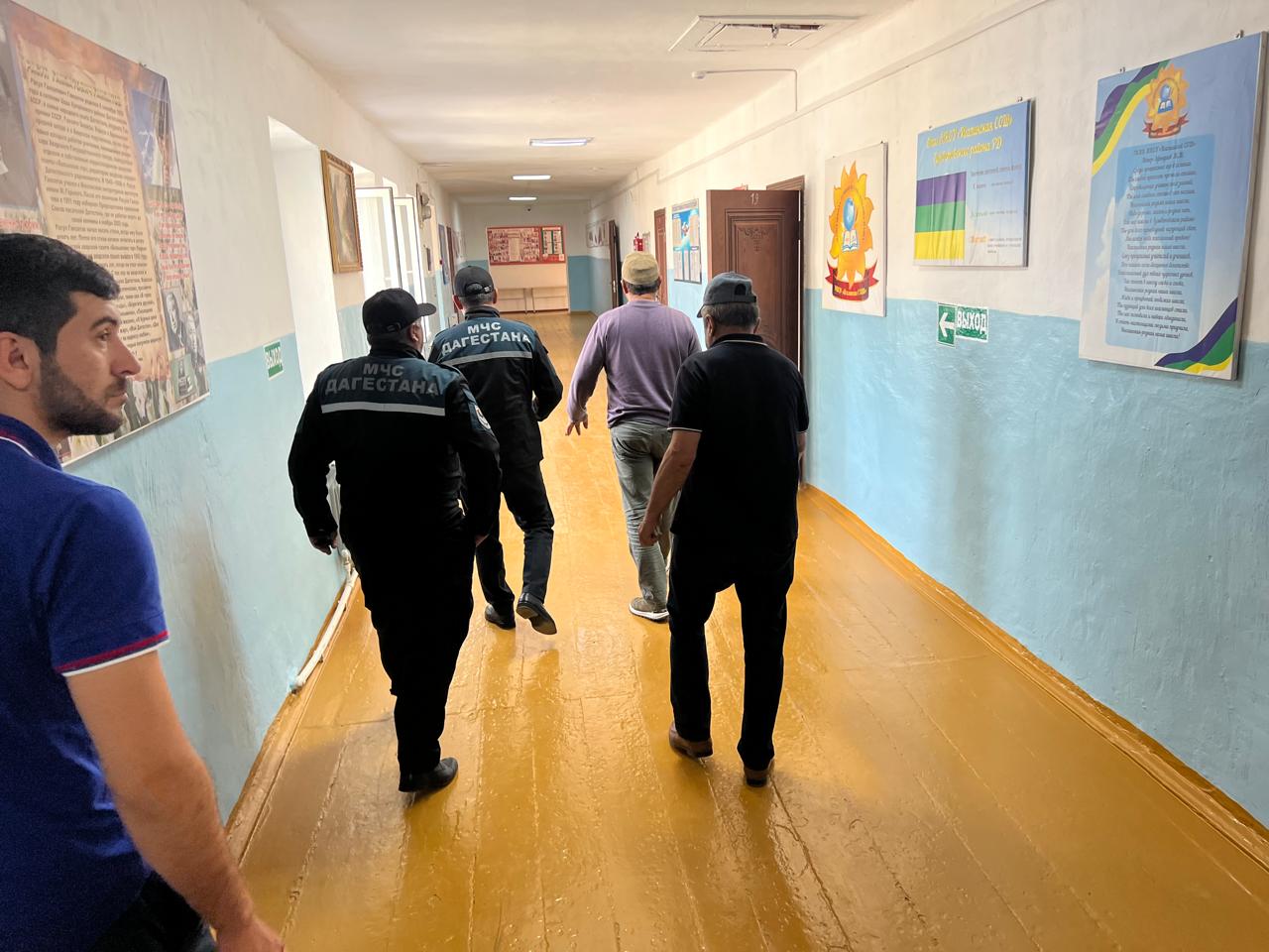 "Должны знать взрослые.  Должны знать дети."